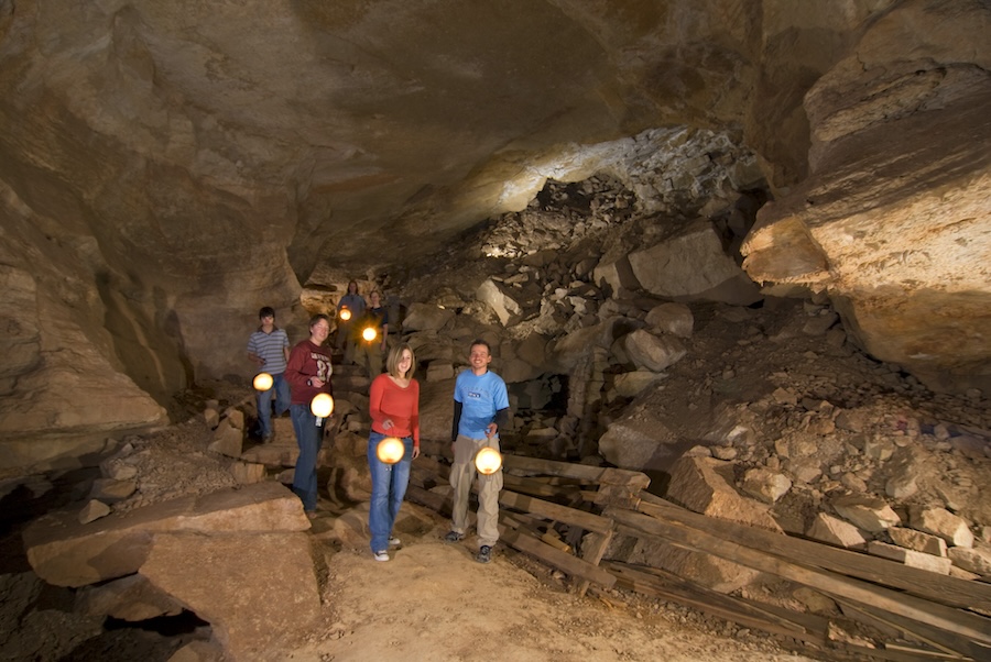 family of 4 walking through the Cave of The Winds cave tour